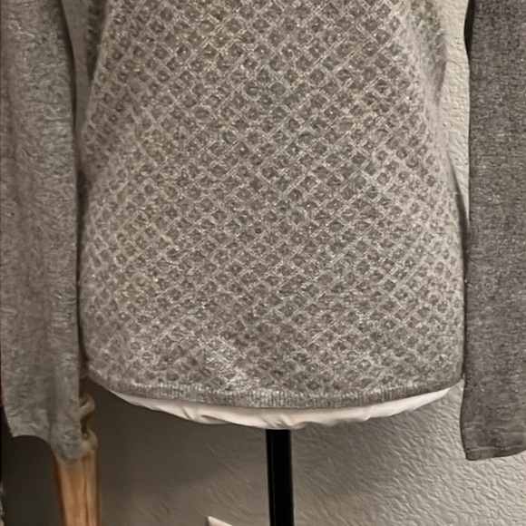Uniqlo 100% Cashmere Gray Knit Sweater Scoop Neck Long Sleeve Size XS - Picture 3 of 8